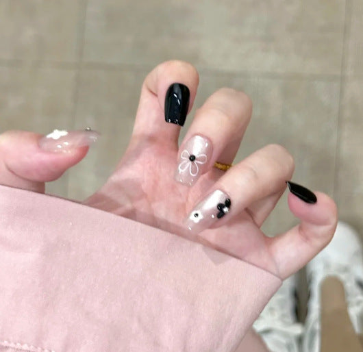 Künstlerisches Press-On-Nagel-Set mit floralen und Edelsteinakzenten Karnz