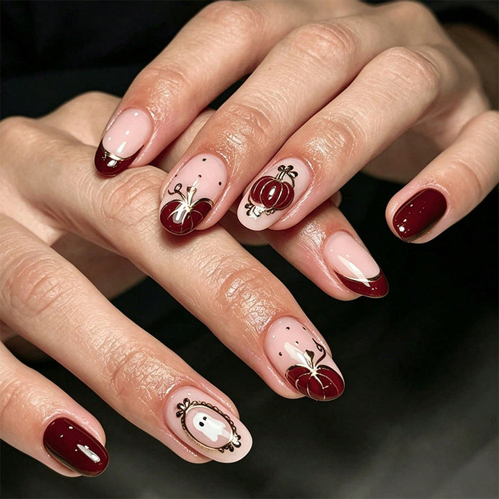 Kunstvolle Nagelspitzen mit herbstlichem Design Karnz