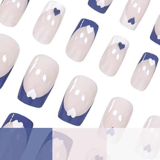 Künstlerisches Herzdesign Nagelverzierungen Karnz