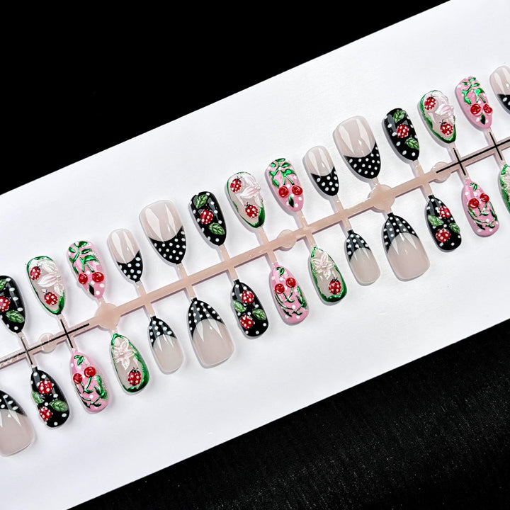 Künstlerisches Press-On-Nagelkunst-Set mit Blumenmuster