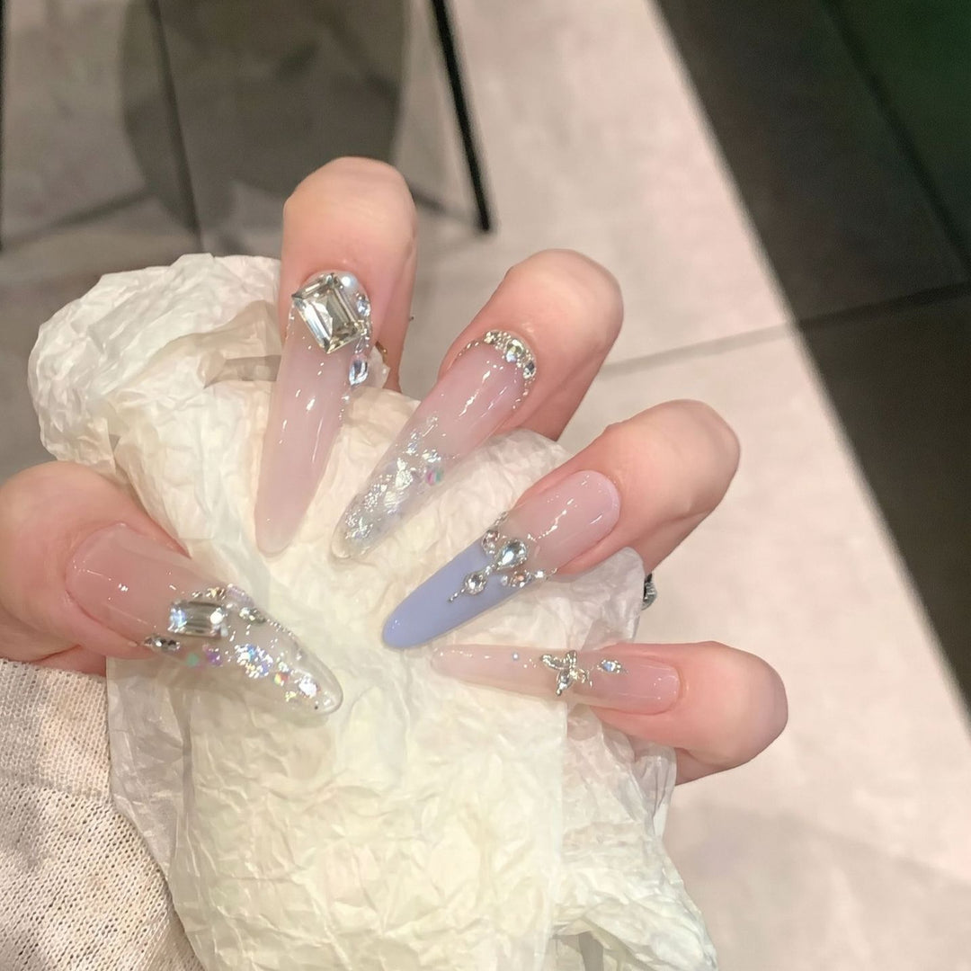 Elegantes Stiletto Presse-Nagelkunst-Set mit Strass-Verzierungen Karnz