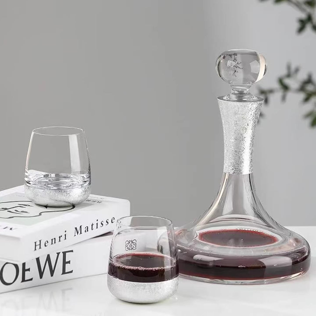Elegantly gestaltetes Glaskaraffen-Set