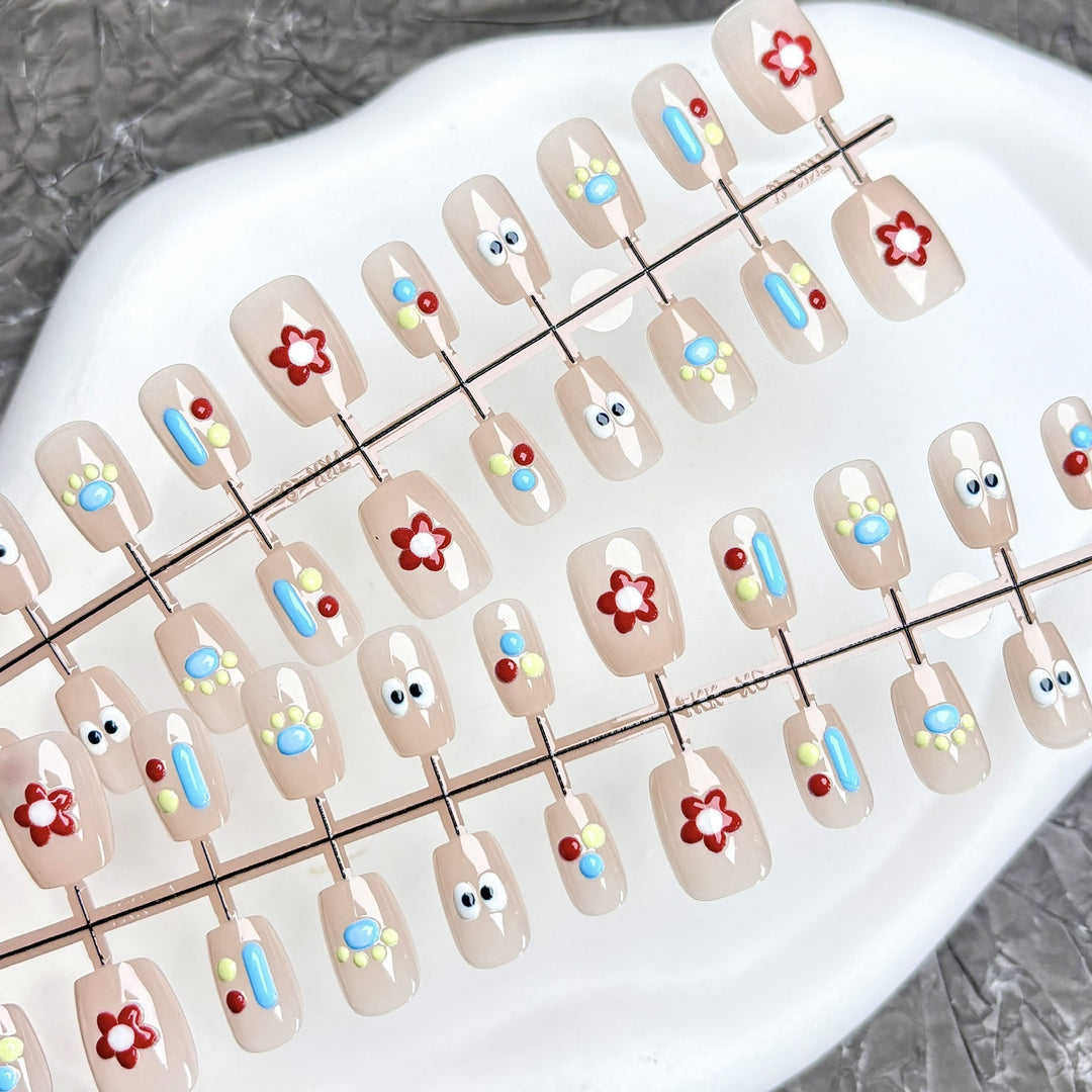 Dekoratives Press-On Nail Art Set mit einzigartigen floralen Designs