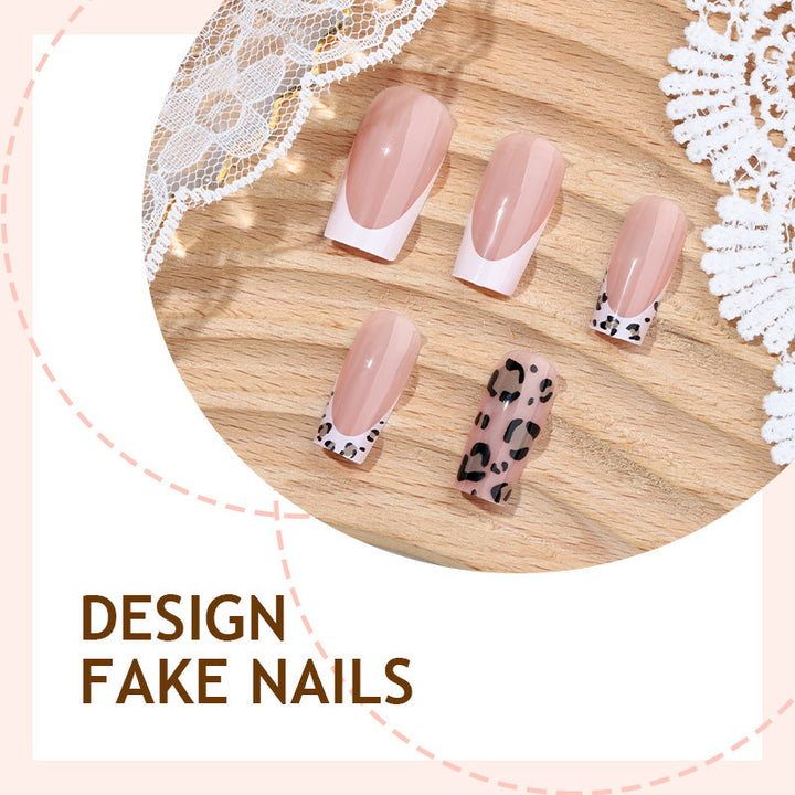 Kunstnagelset mit elegante Blumen- und Leopardendesign Karnz
