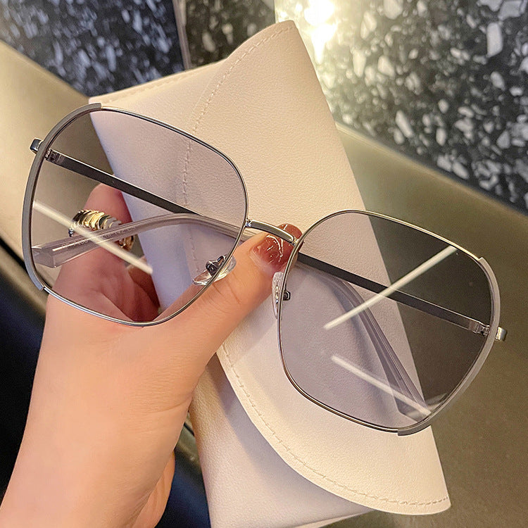 Damen Große quadratische Sonnenbrille mit hochwertigem Metallrahmen Karnz