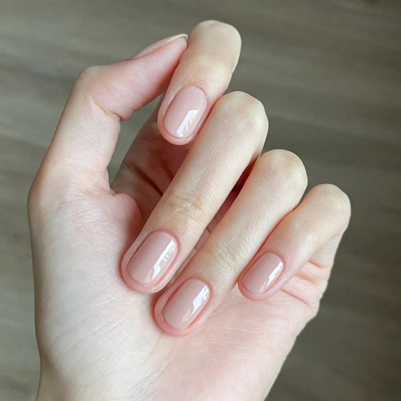 Künstlerische Nagelverlängerungen mit dekorativen Elementen Karnz
