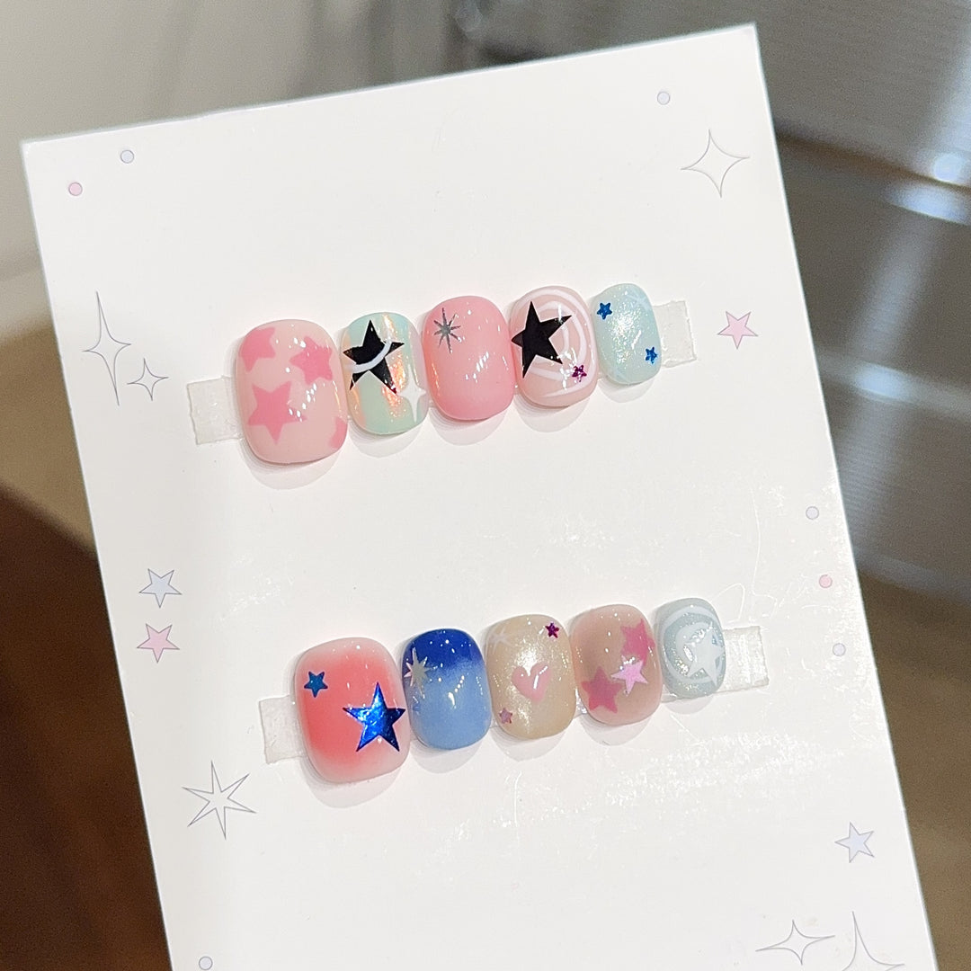 Kunstnägel mit Glamourösen Sternen Motiven Karnz