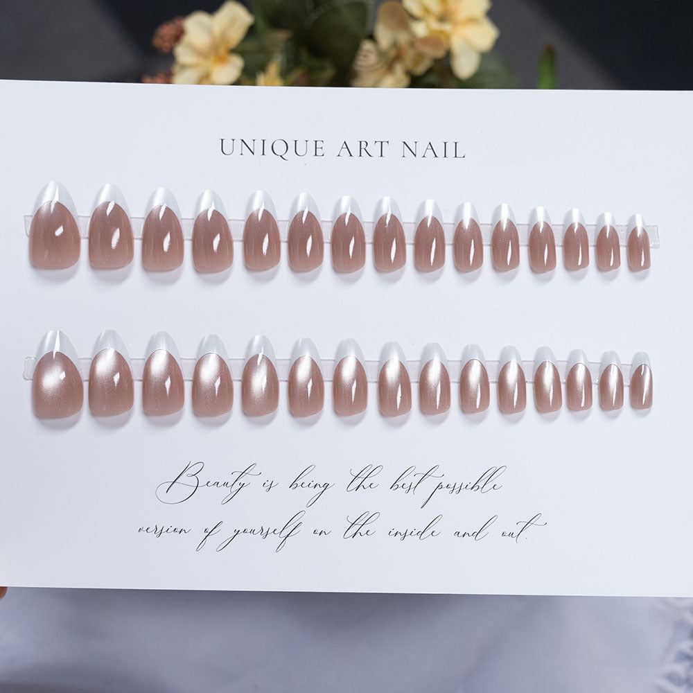 Vielseitiges Press-On-Nagelset mit einzigartigen Kunstdesigns