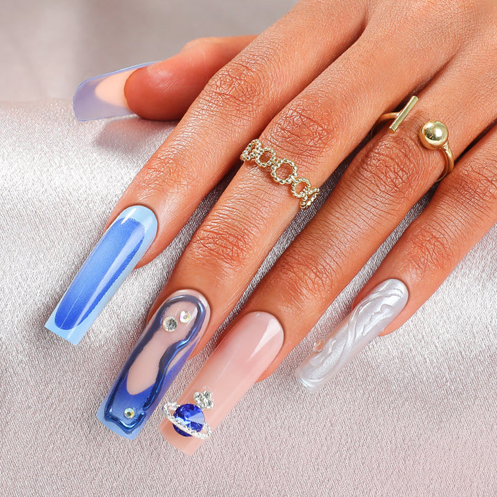Premium Künstlerischer Press-On Nagelset mit Dekorativen Elementen Karnz