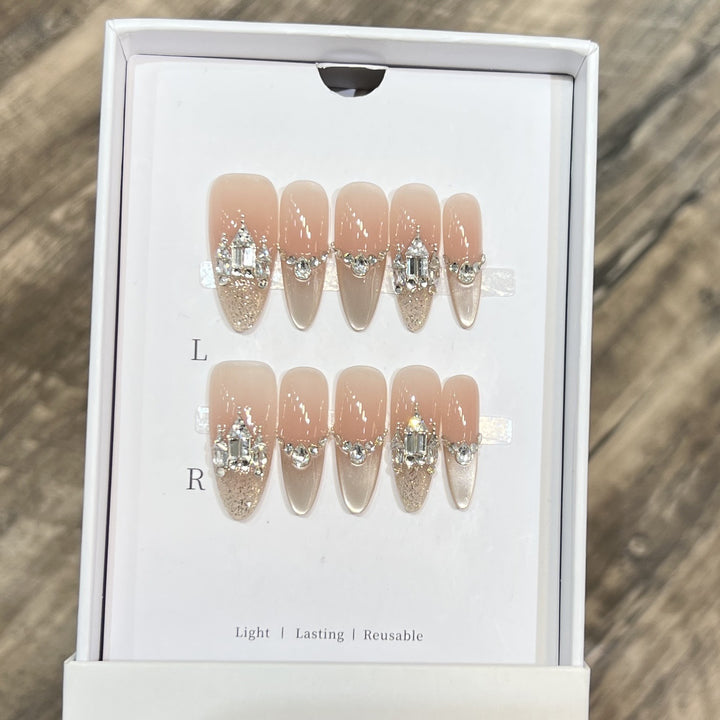 Glamouröse Sternenförmige Press-On Nagelkunst