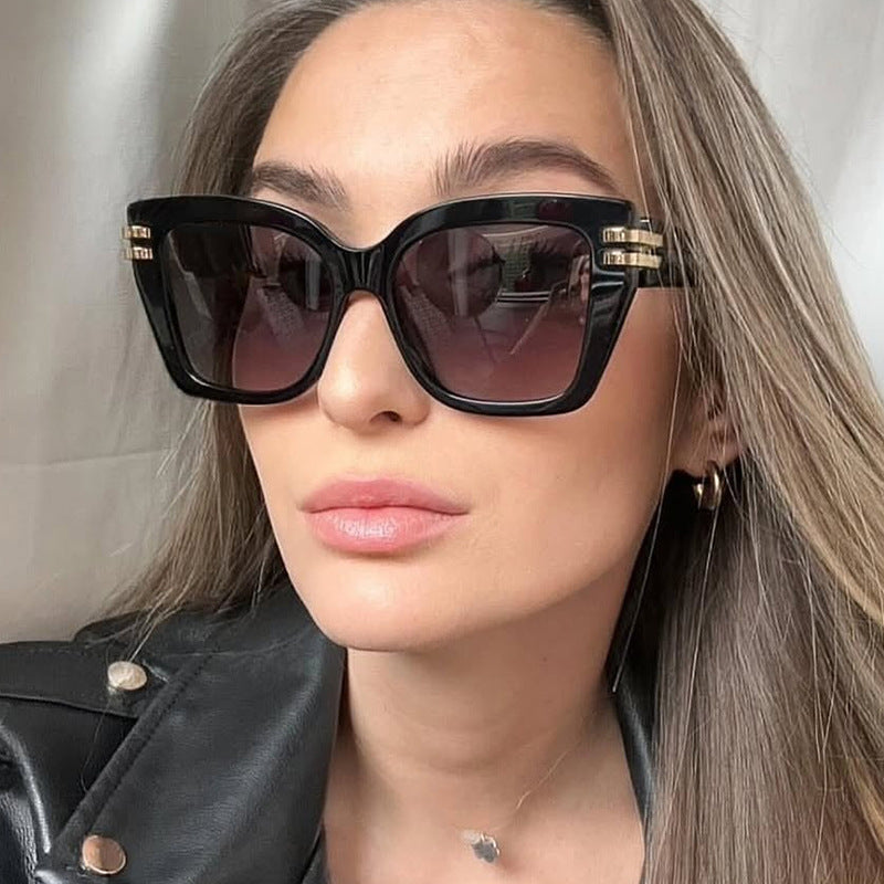 Damen stylish oversized Sonnenbrille mit luxuriösen Details Karnz