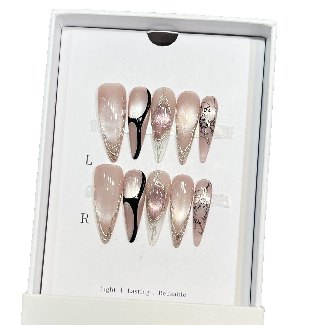 Künstlerisches Stiletto Press-On Nagelset mit einzigartigem Marmor Design Karnz