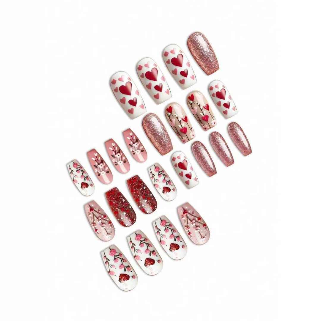 Künstlerische florale Nagelkunst Karnz