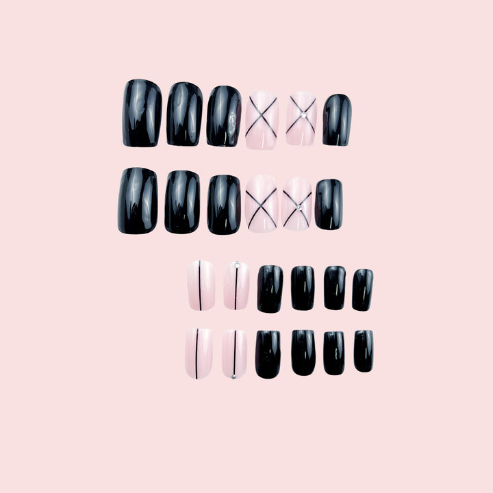 Stylische Geometrische Muster Nail Art Karnz