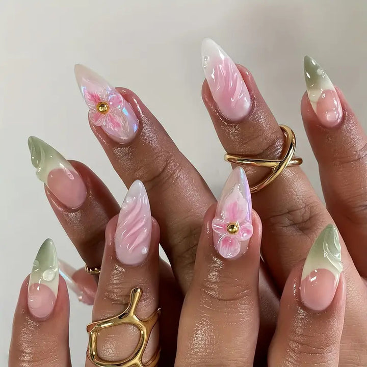 Künstlerische florale 3D Press-On Nagelkunst Karnz