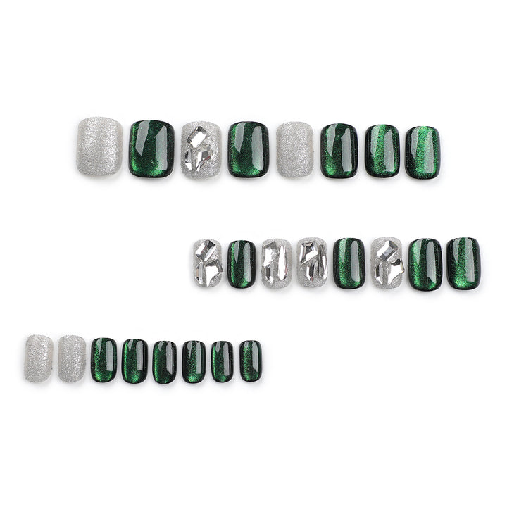 Glamouröse Nagelverlängerungen mit kreativem Glitzer-Design Karnz
