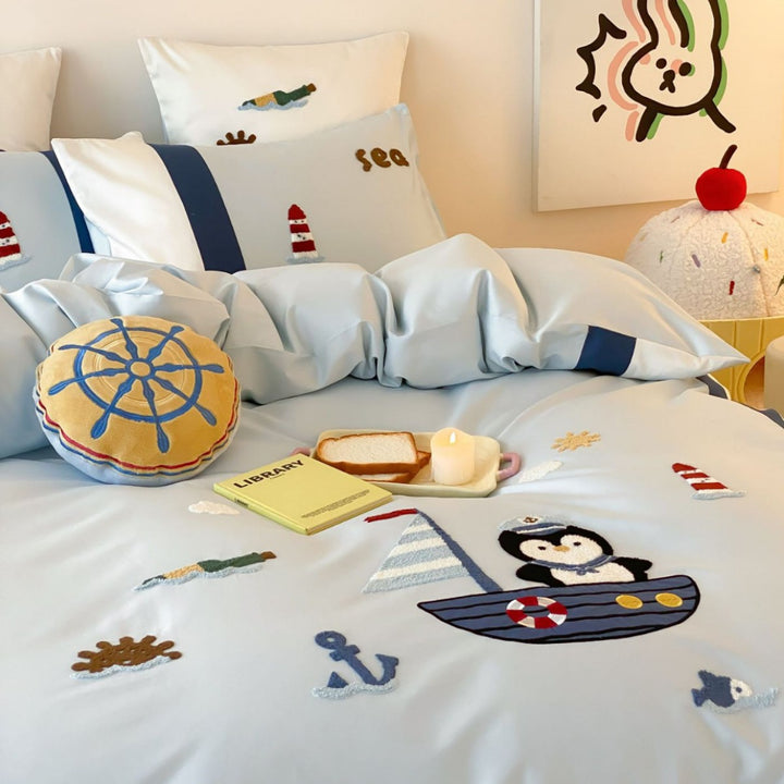 Maritimes Kinder-Bettwäsche-Set aus Baumwollsatin mit gestickten See-Applikationen