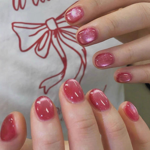 Glänzende Nagelkunst Karnz
