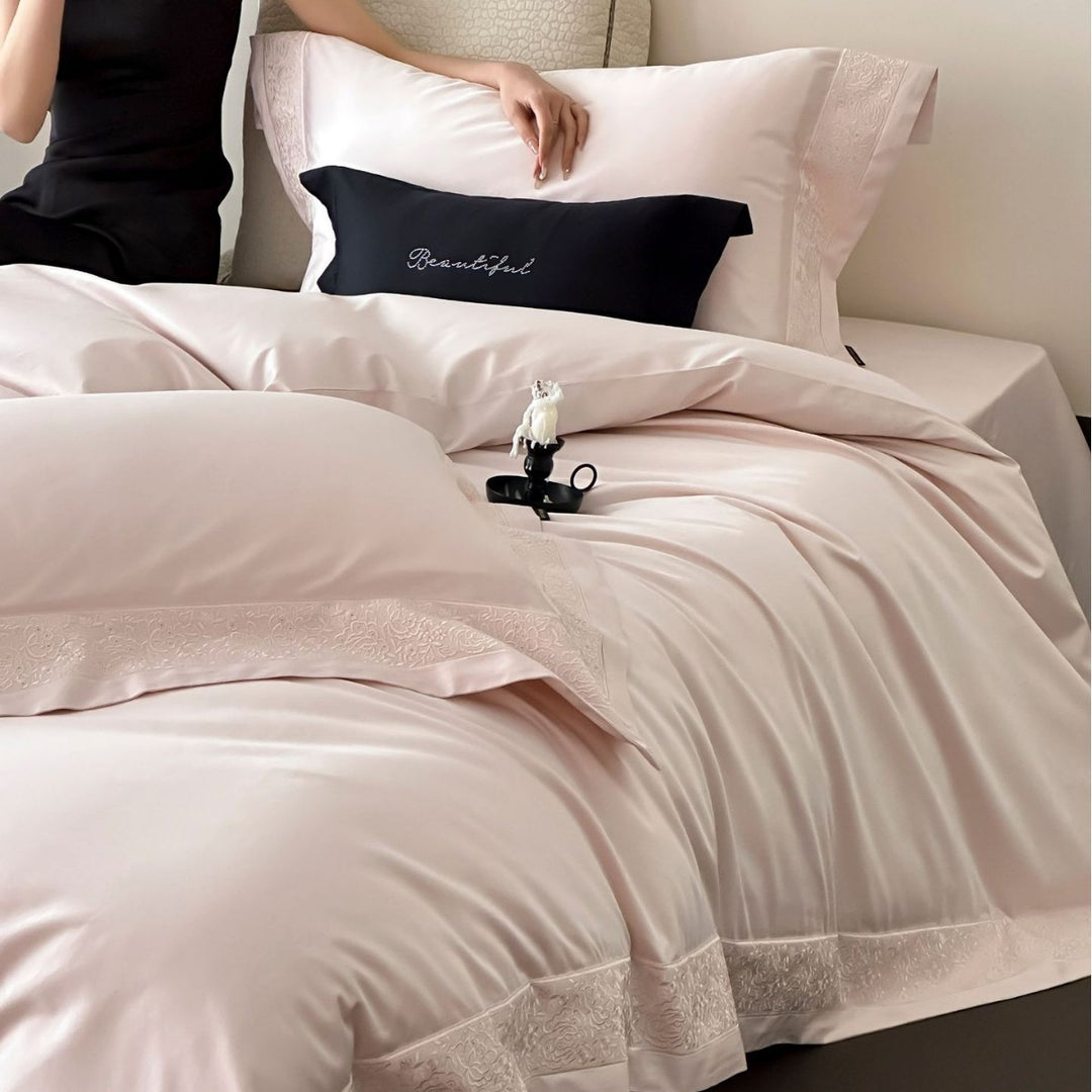 Luxuriöses Satin-Feeling Wendebettbezug-Set mit gesticktem Saum und Kissenbezügen