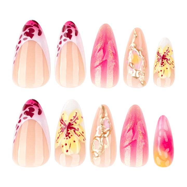 Kunstvolle Nagelverlängerungen mit Blüten- und Ombre-Design Karnz