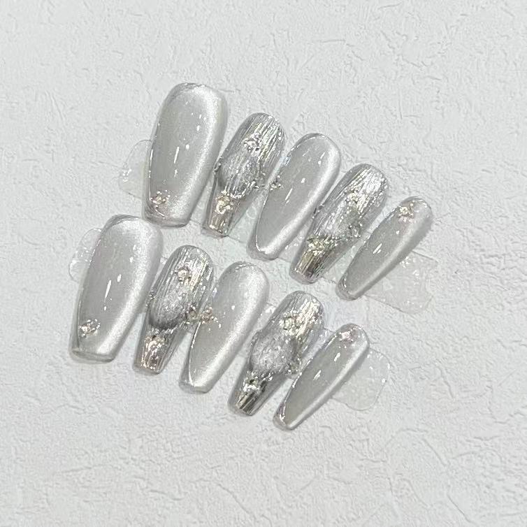 Elegantes Press-On-Nagelset mit Metallic-Finish Karnz