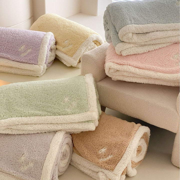 Kuschelige Sherpa-Tagesdecke mit wendbarem Fleece-Innenfutter