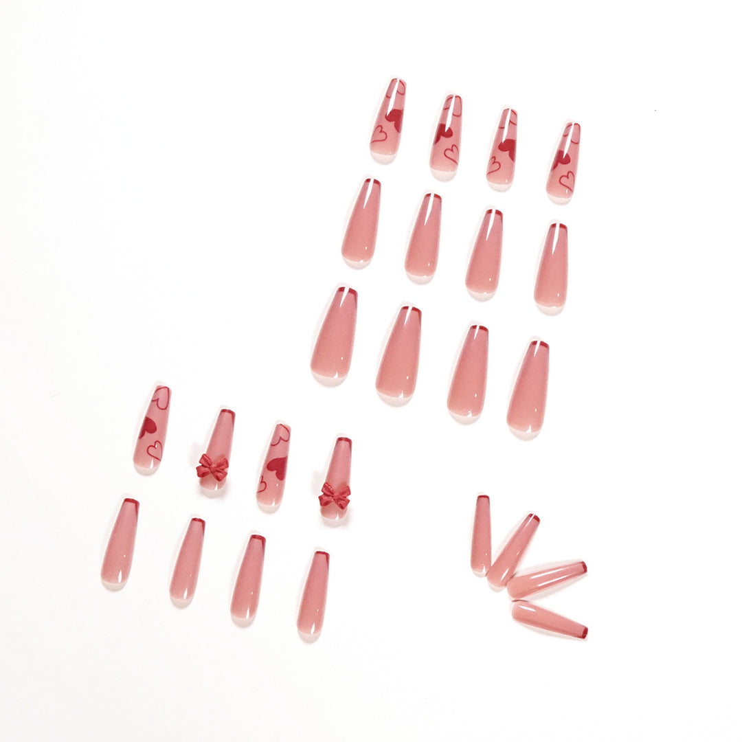 Elegante Kunstvolle Nagelverlängerungen mit romantischen Herzmotiven Karnz