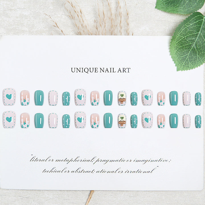 Kunstnagelset mit detailreichem Design Karnz