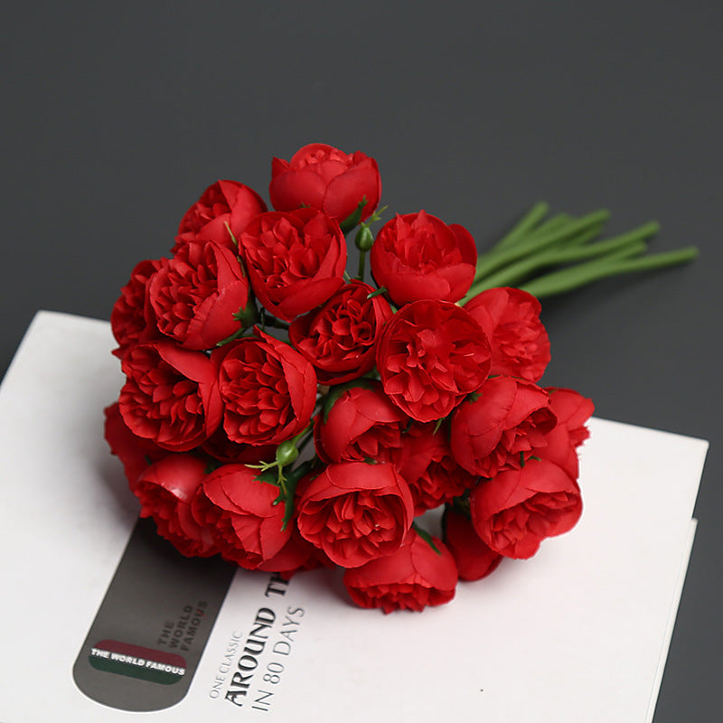 Realistischer Kunstblumenstrauß