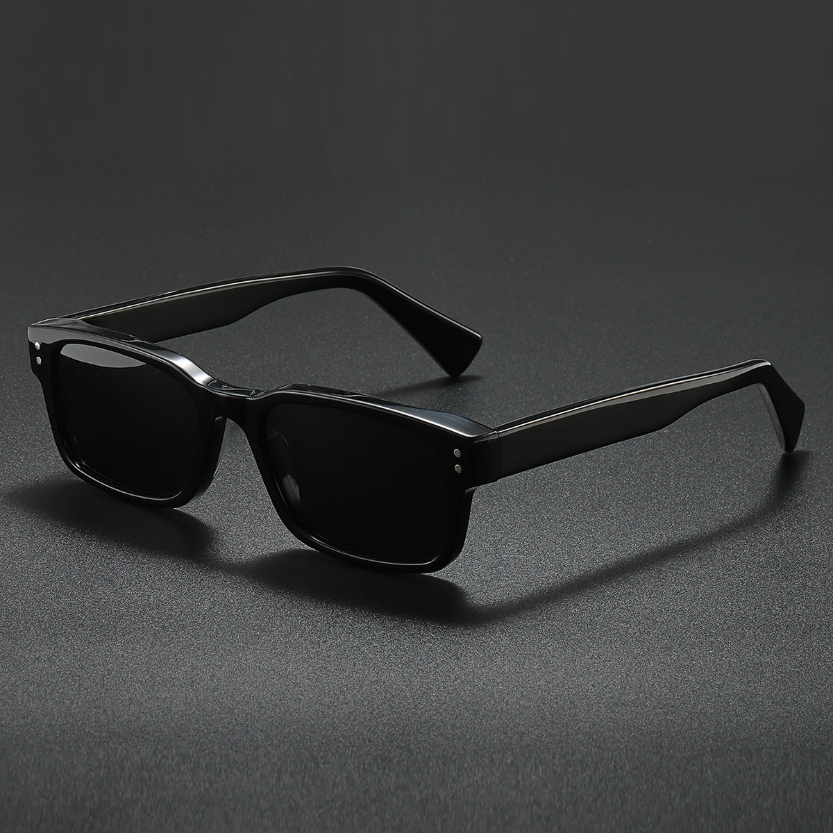 Damen Sonnenbrille im modernen, minimalistischen Design Karnz