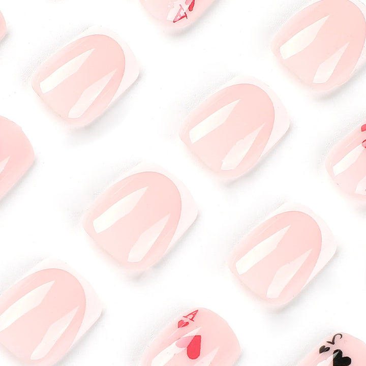 Verspielte Nagelkunst im Spielkarten-Design Karnz