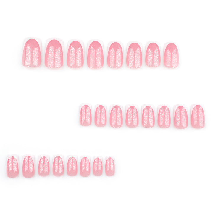Kunstvolle Nagelverzierungen mit Glitzer und French-Tip Karnz