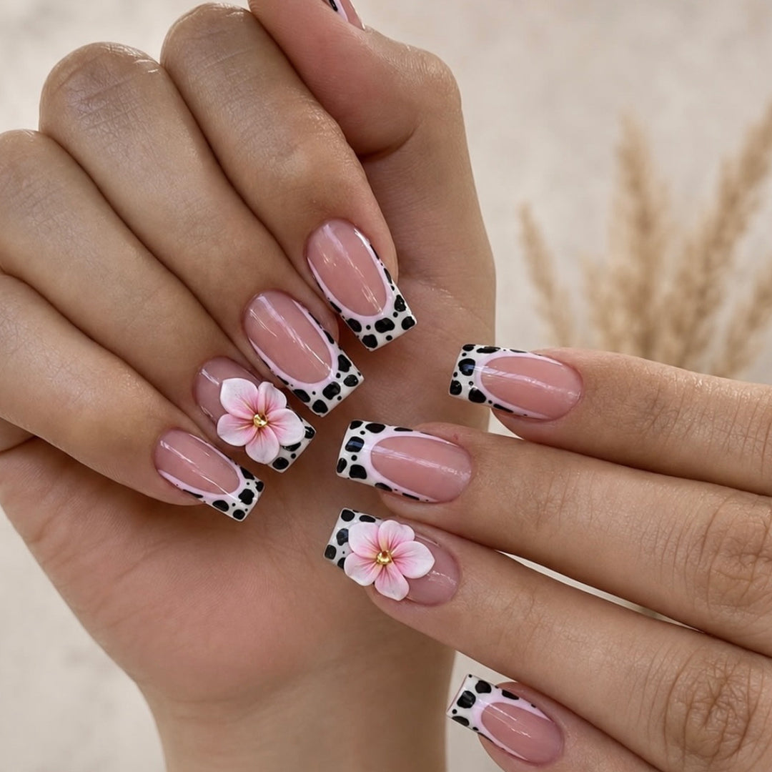 Dekorative florale Akzent Nagelkunst Extensions Karnz