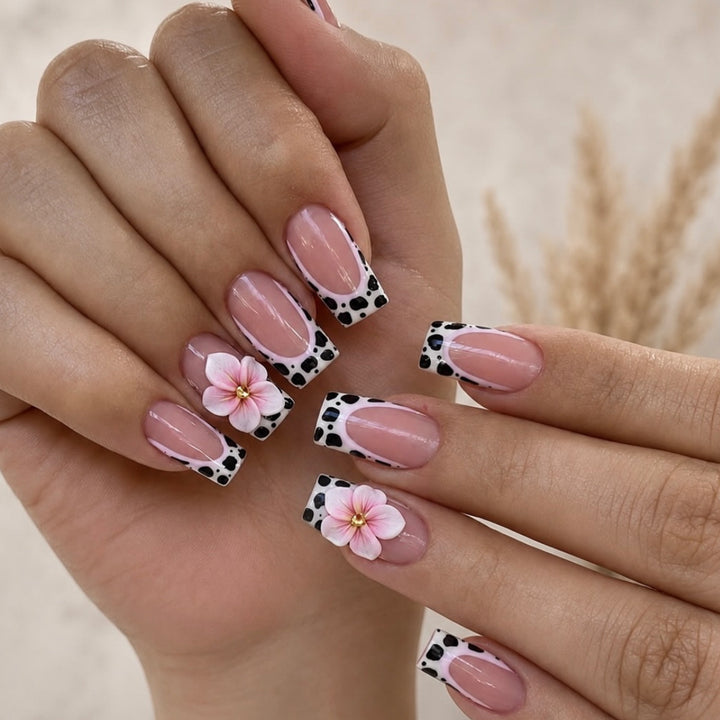 Dekorative florale Akzent Nagelkunst Extensions Karnz