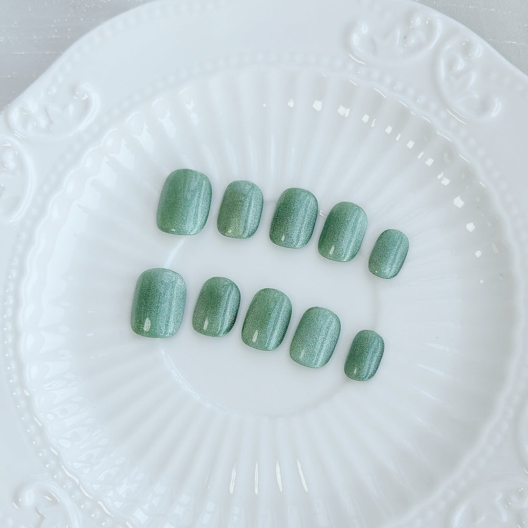 Glänzendes Press-On-Nagelset mit schimmerndem Finish