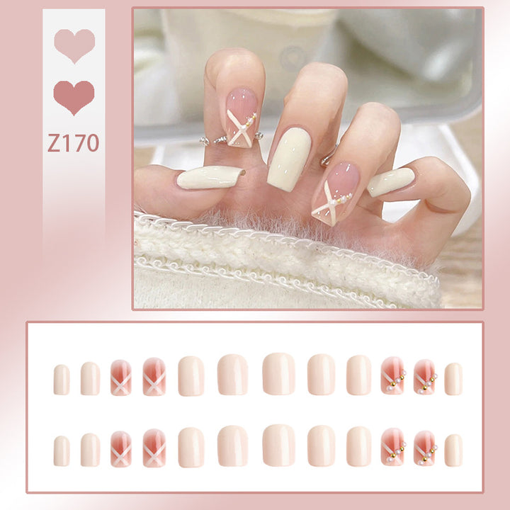 Kunstnagelset mit elegantem und verspieltem Design Karnz