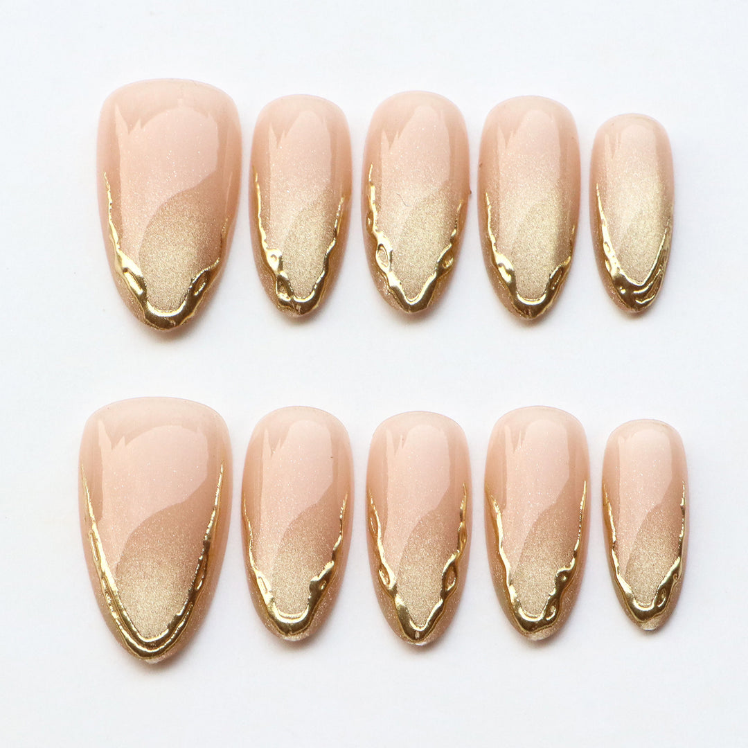 Elegantes Press-On-Nagel-Set mit goldenen Akzenten