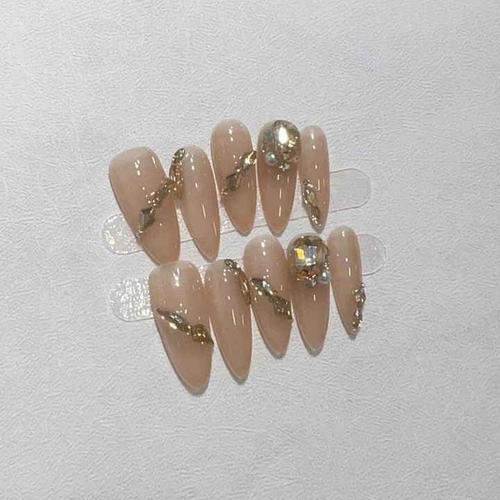 Stylisches Stiletto Press-On Nagelset Karnz
