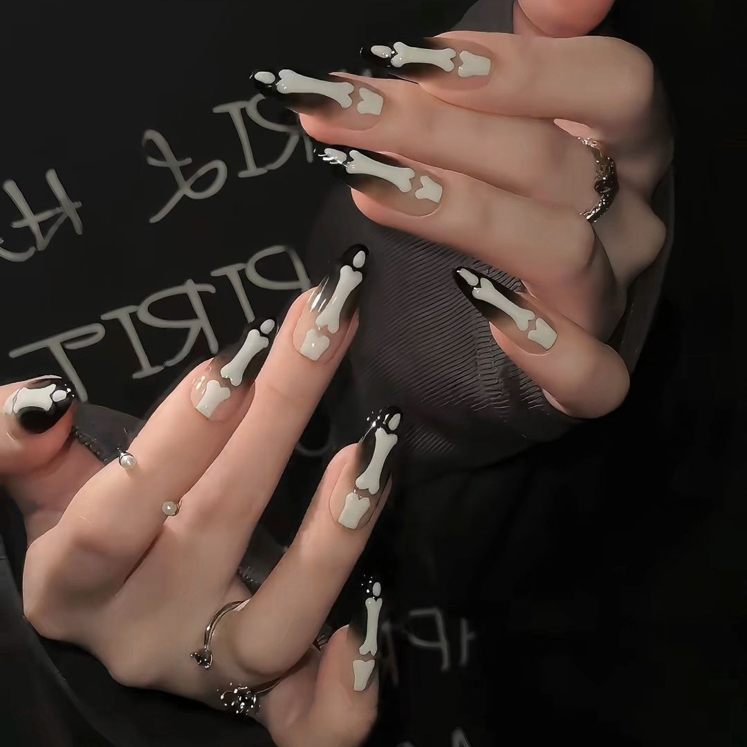 Dekorative Nagelkunst Karnz
