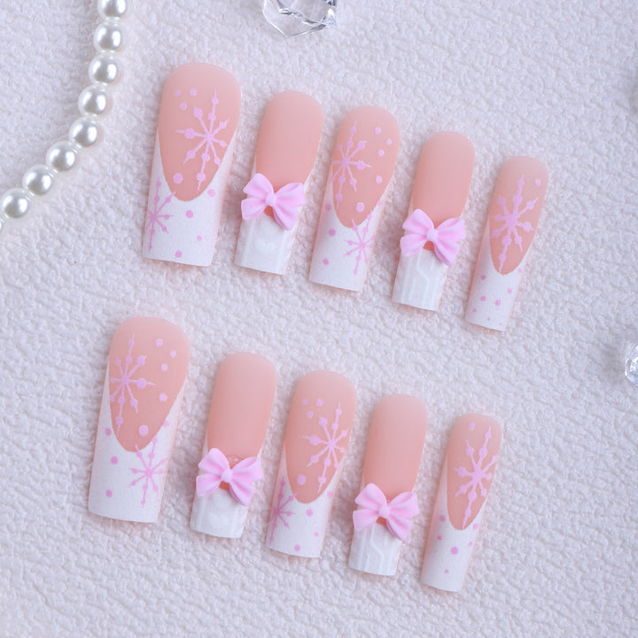Künstliche Nagelspitzen mit Verspielten Schleifen und Schneeflocken Design Karnz