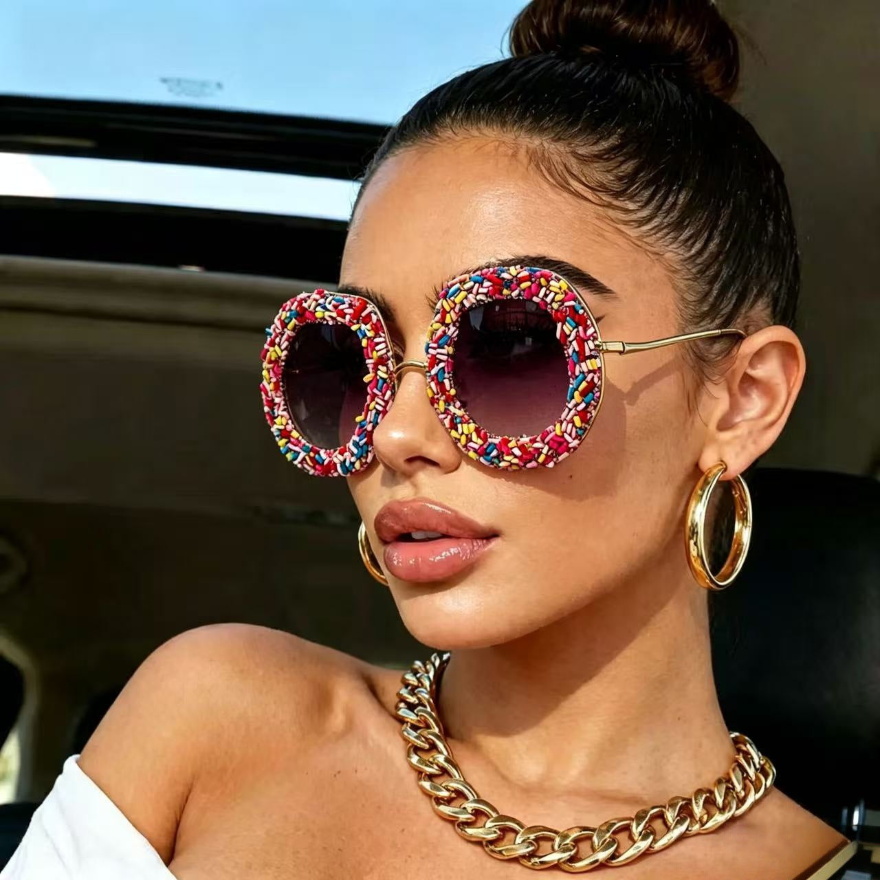 Damen kreative Designer-Sonnenbrille mit buntem Schmuckrahmen Karnz