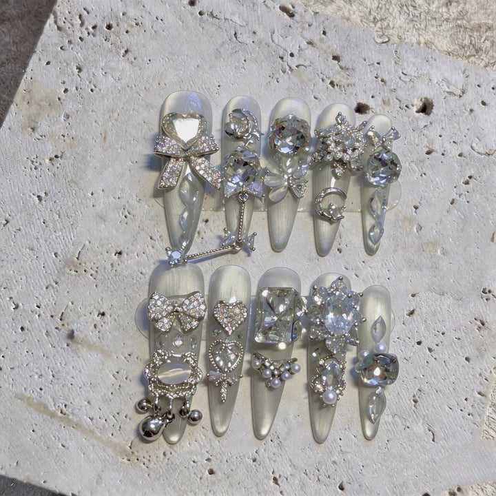 Dekorative Nagelkunst