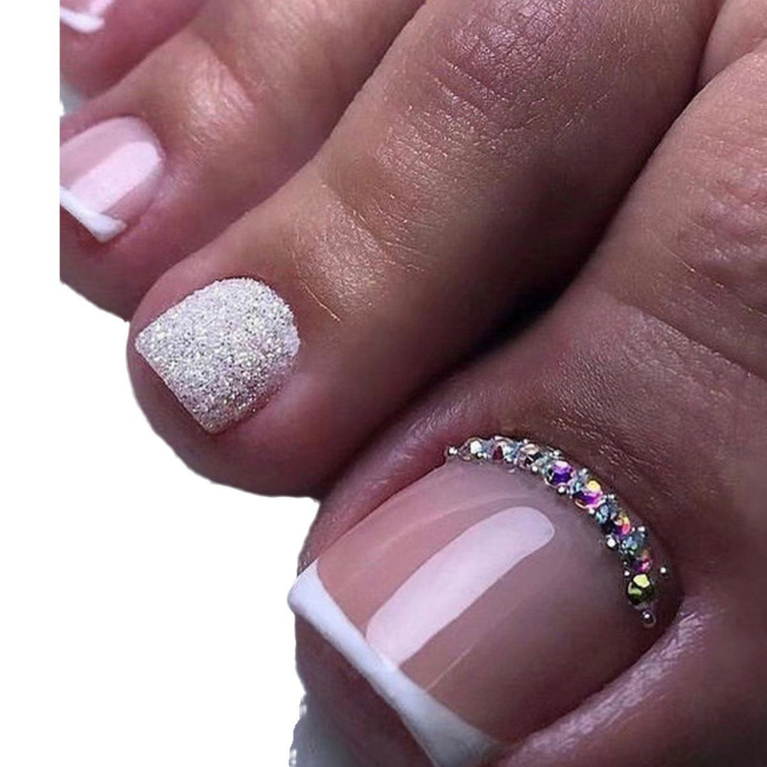 Dekorative Strass-besetzte Fußnagelkunst Karnz