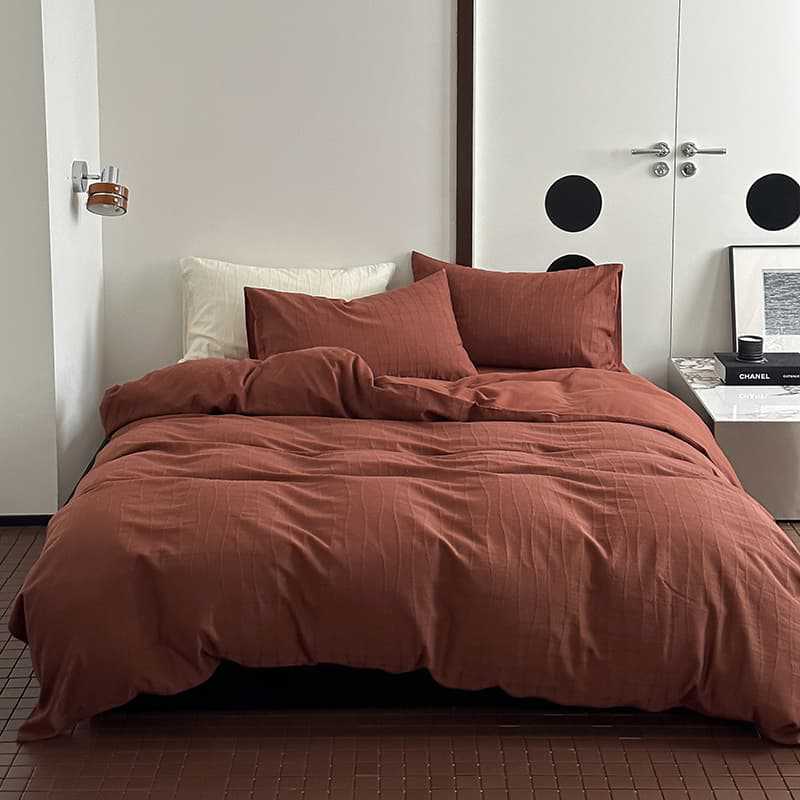 Gepflegtes Percale-Baumwoll-Bettwäsche-Set mit subtiler welliger Textur und Umschlagverschluss