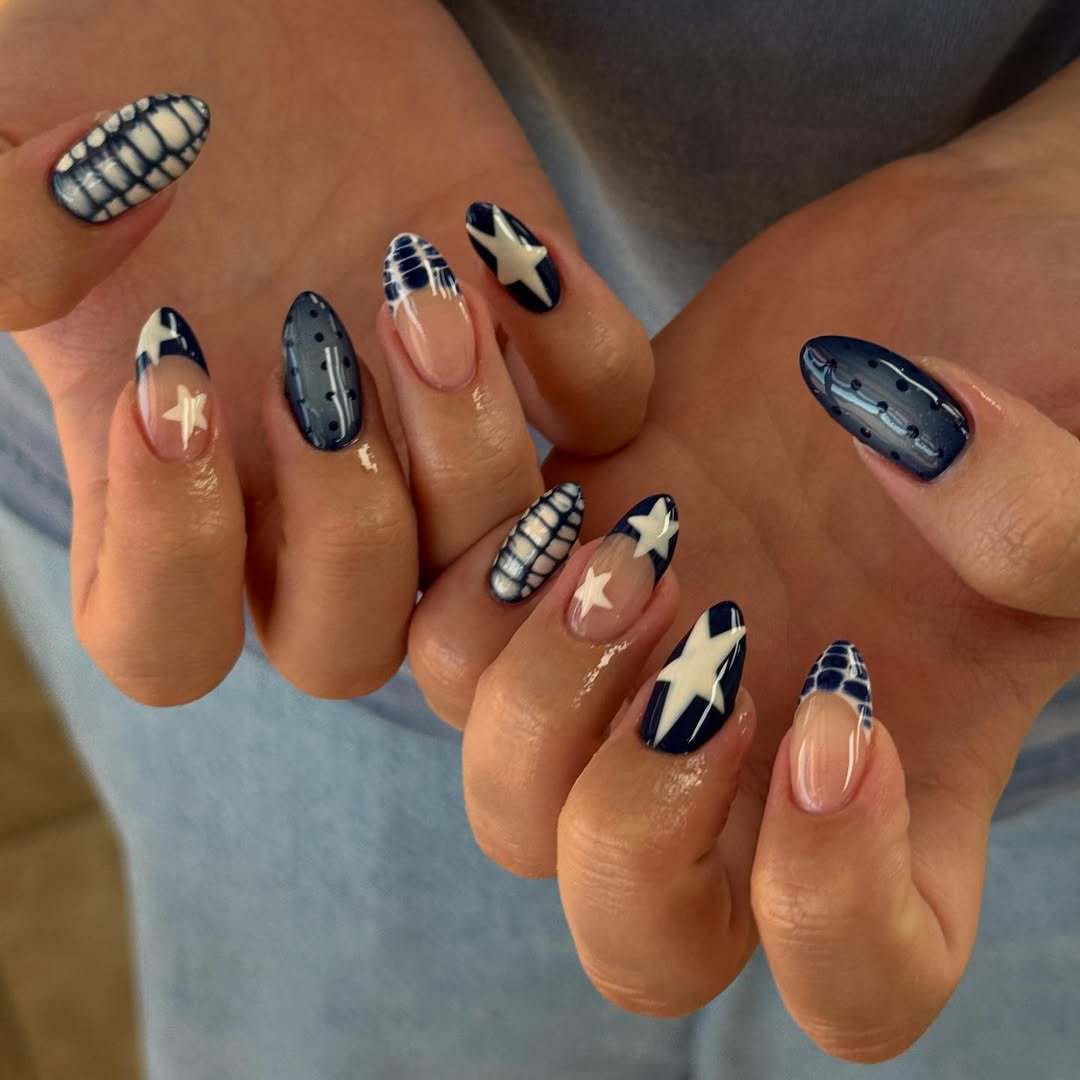 Kunstnagelset mit modischem Sternen-Design Karnz