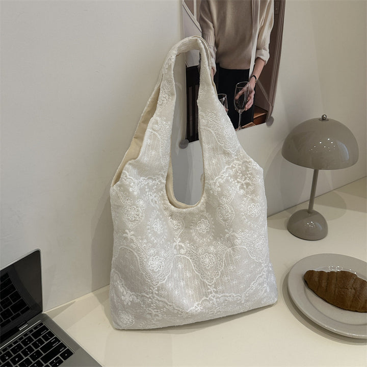 Elegante Schultertasche mit Spitzenbesatz Karnz