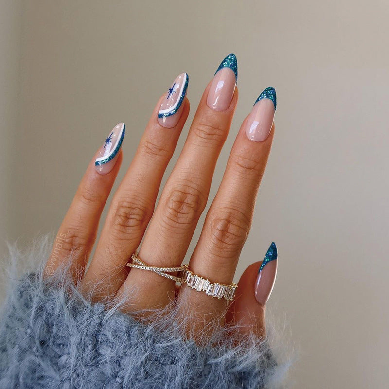 Elegante Stiletto-Nägel mit Glitzer- und Ombre-Design Karnz