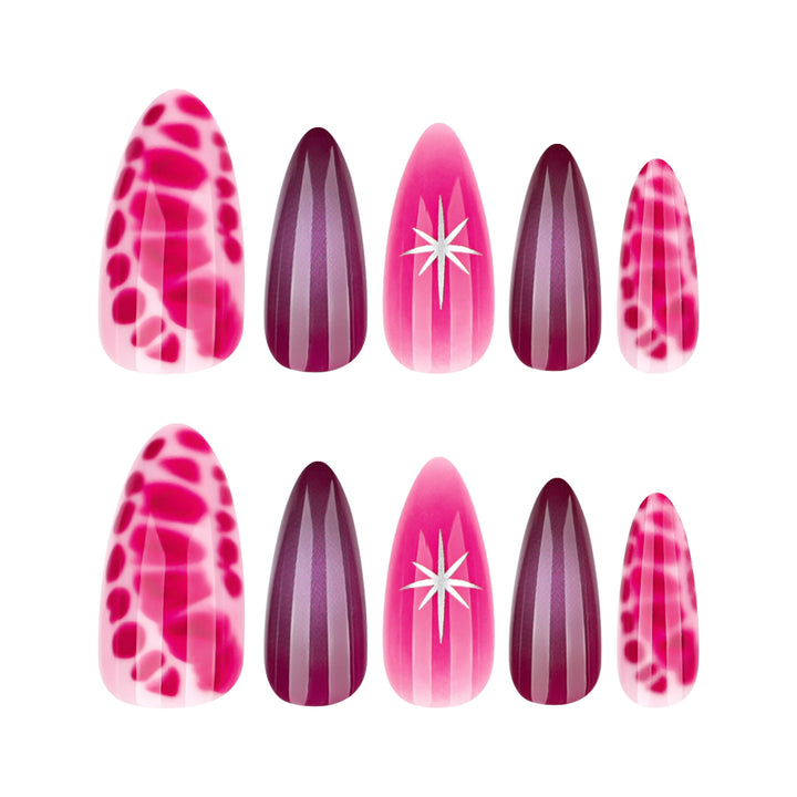 Kunstvolle Stiletto-Nägel mit eleganten Farbverlauf und filigranen Akzenten Karnz