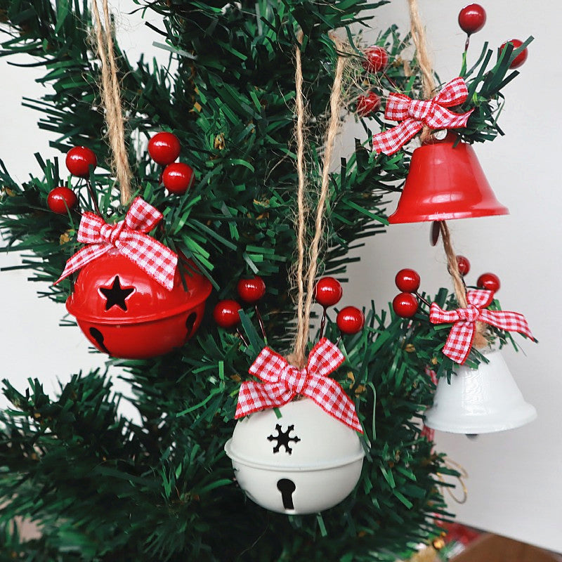 Weihnachtsglocke mit dekorativem Kranz