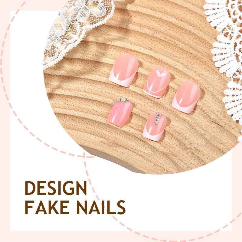 Kunstnagelset mit elegantem Design und funkelnden Akzenten Karnz